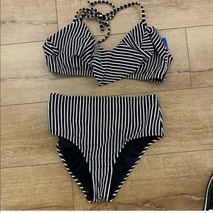 NWT KOHL’s Striped Ruffle Top Bikini L,XLTop MBott